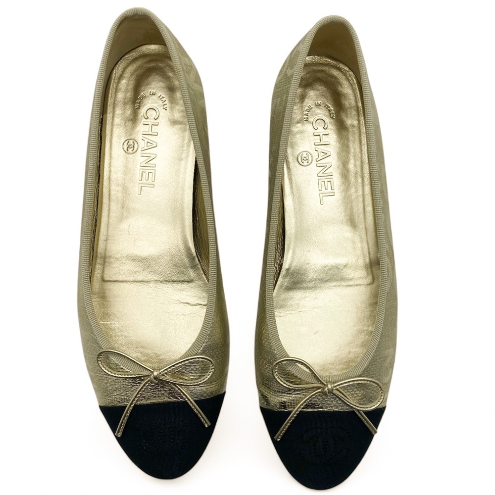 CHANEL Metallic Gold and Black Flats - Picture 2 of 13